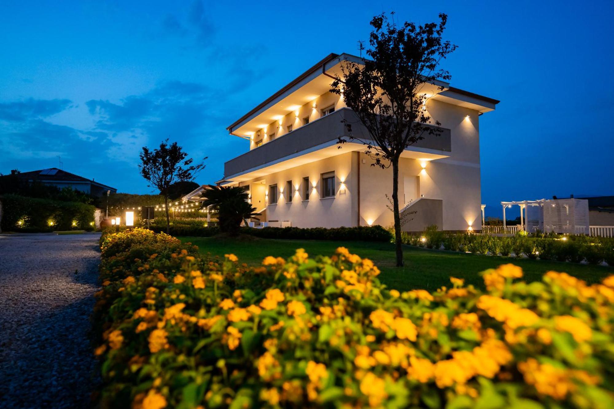 Villa Zefiro Suites & Events Батипалия Екстериор снимка