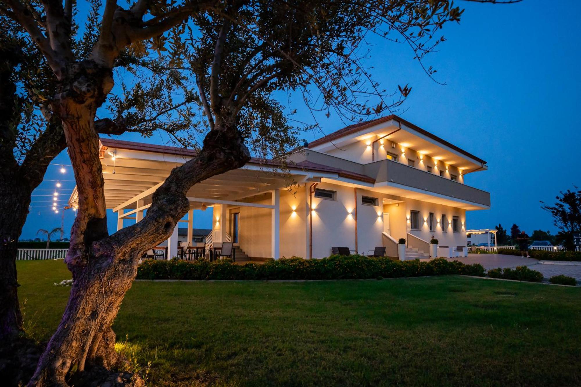 Villa Zefiro Suites & Events Батипалия Екстериор снимка