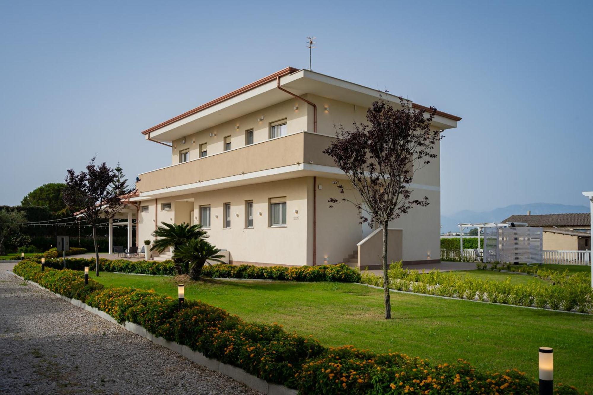 Villa Zefiro Suites & Events Батипалия Екстериор снимка